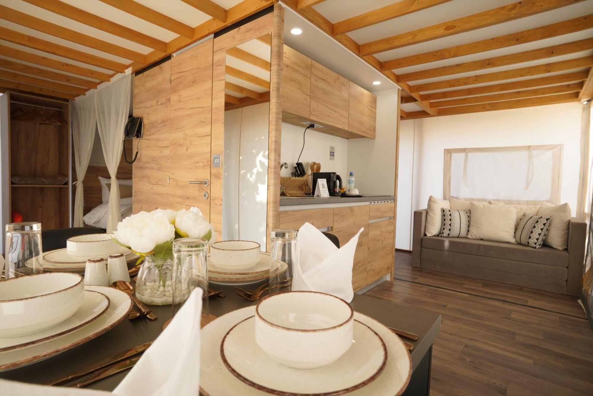 Bab Al Nojoum Hudayriyat Villas 아부다비 객실 사진